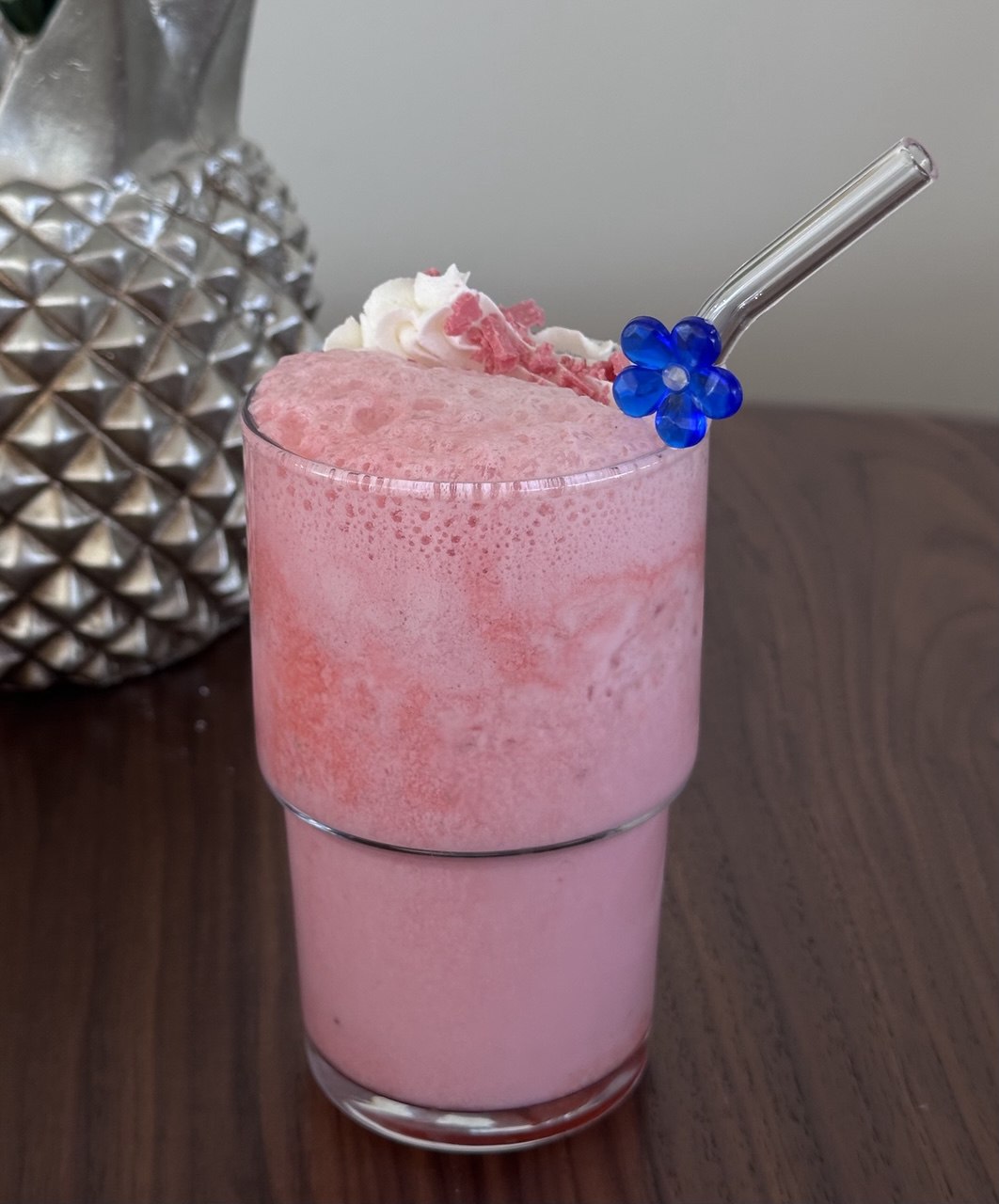 شیر وفراولە
