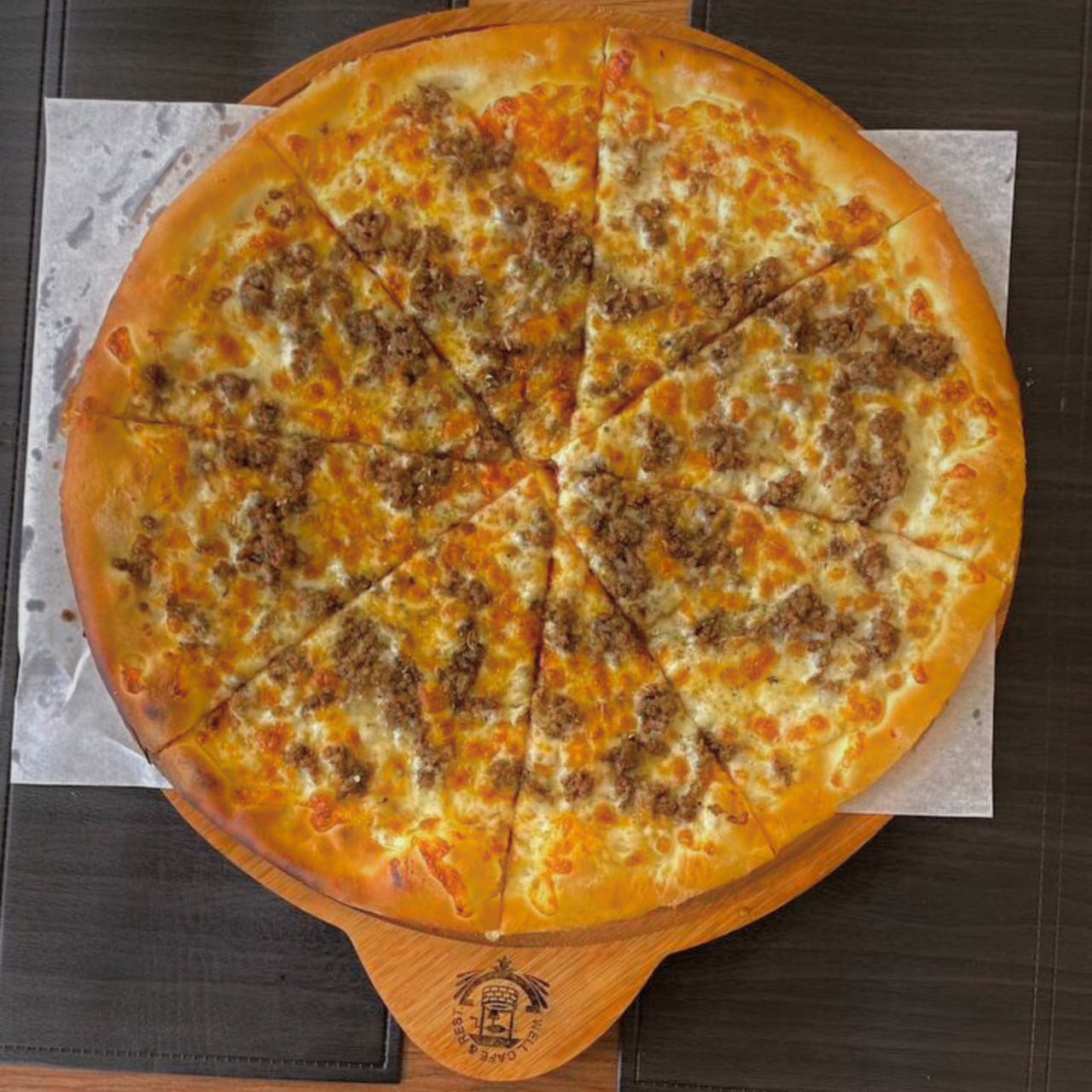 پيتزا به نير و گۆشتی