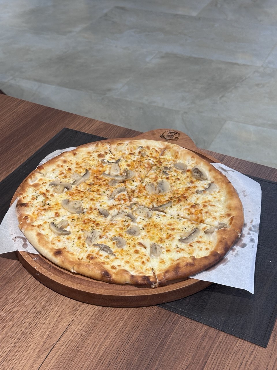 پیتزا مه شروم